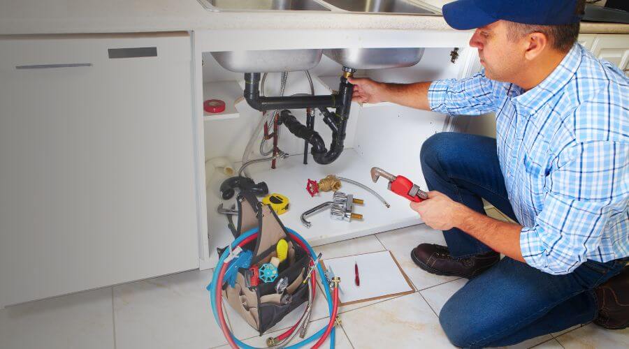 Expert burst pipe repair services in Clever, MO
